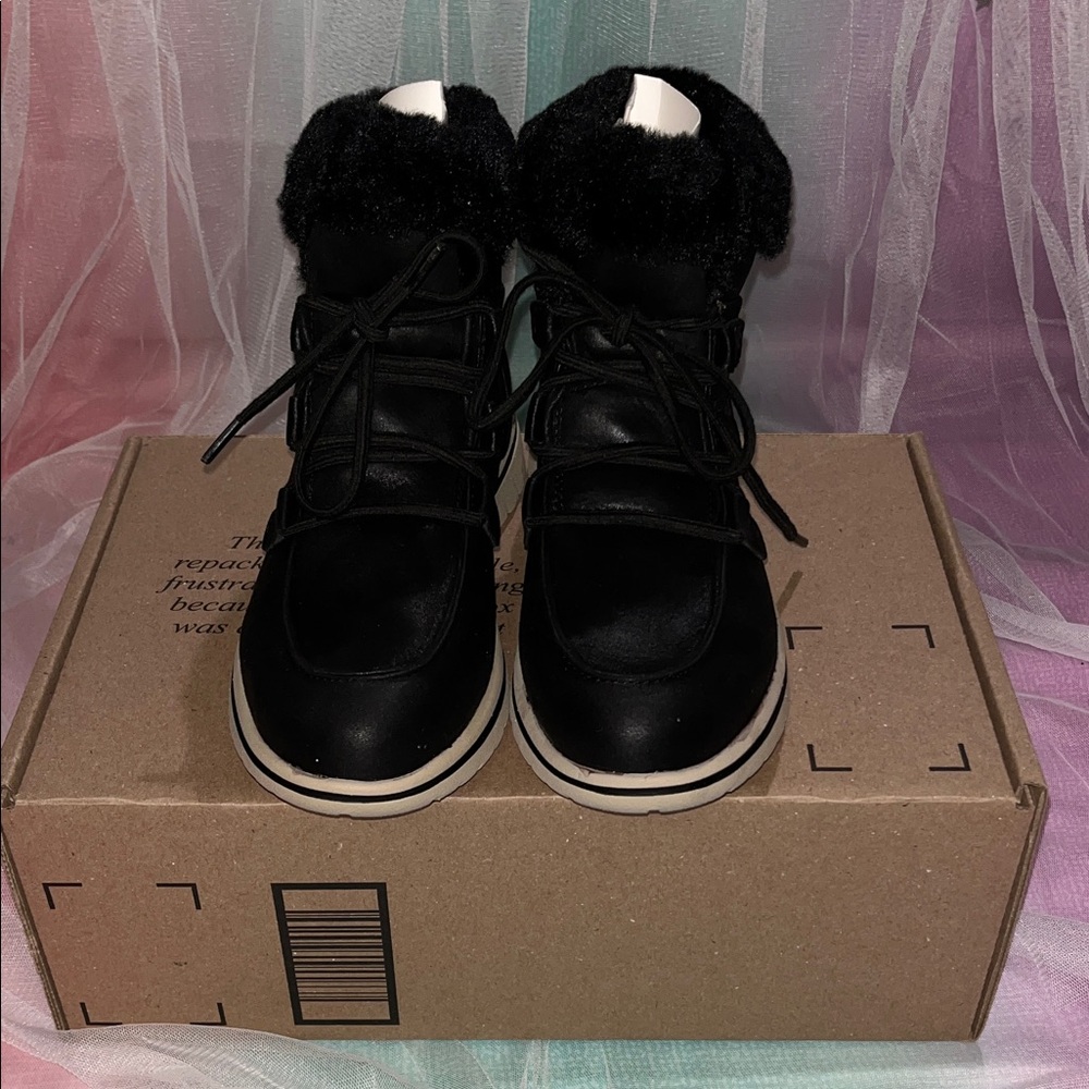 Cliffs by WHITE MOUNTAIN Black Winter Boots